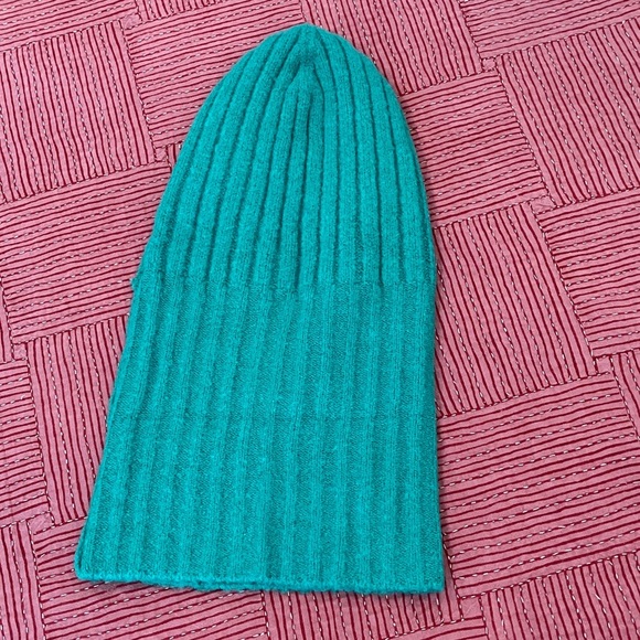 Anthropologie (Maeve) Green Knit hat - Uber soft - Picture 13 of 16